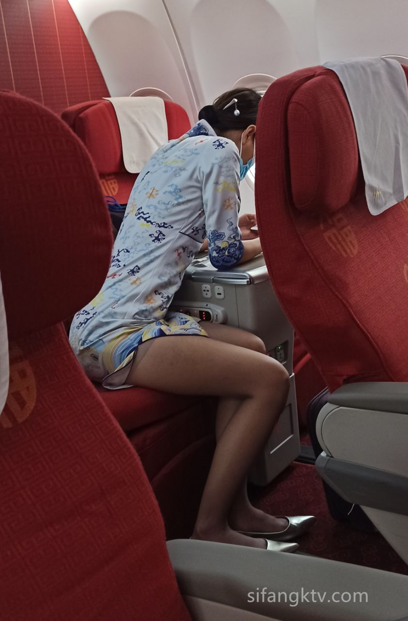 【真实空姐】稀缺各大航空偷拍及兼职卖原味丝袜