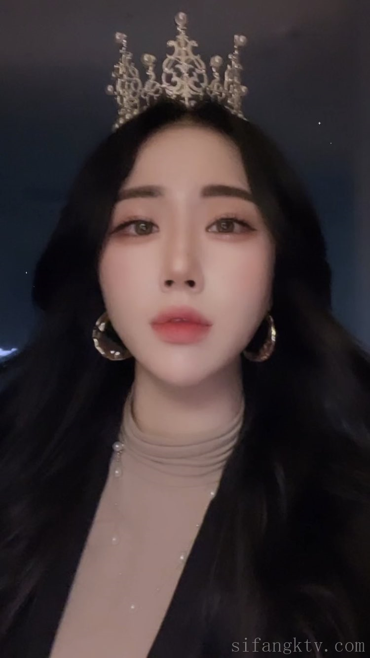 推特女神记录从学生时代到怀孕生孩子全蜕变 孕期下海卖奶水 快递直接躺在怀里喝的那种