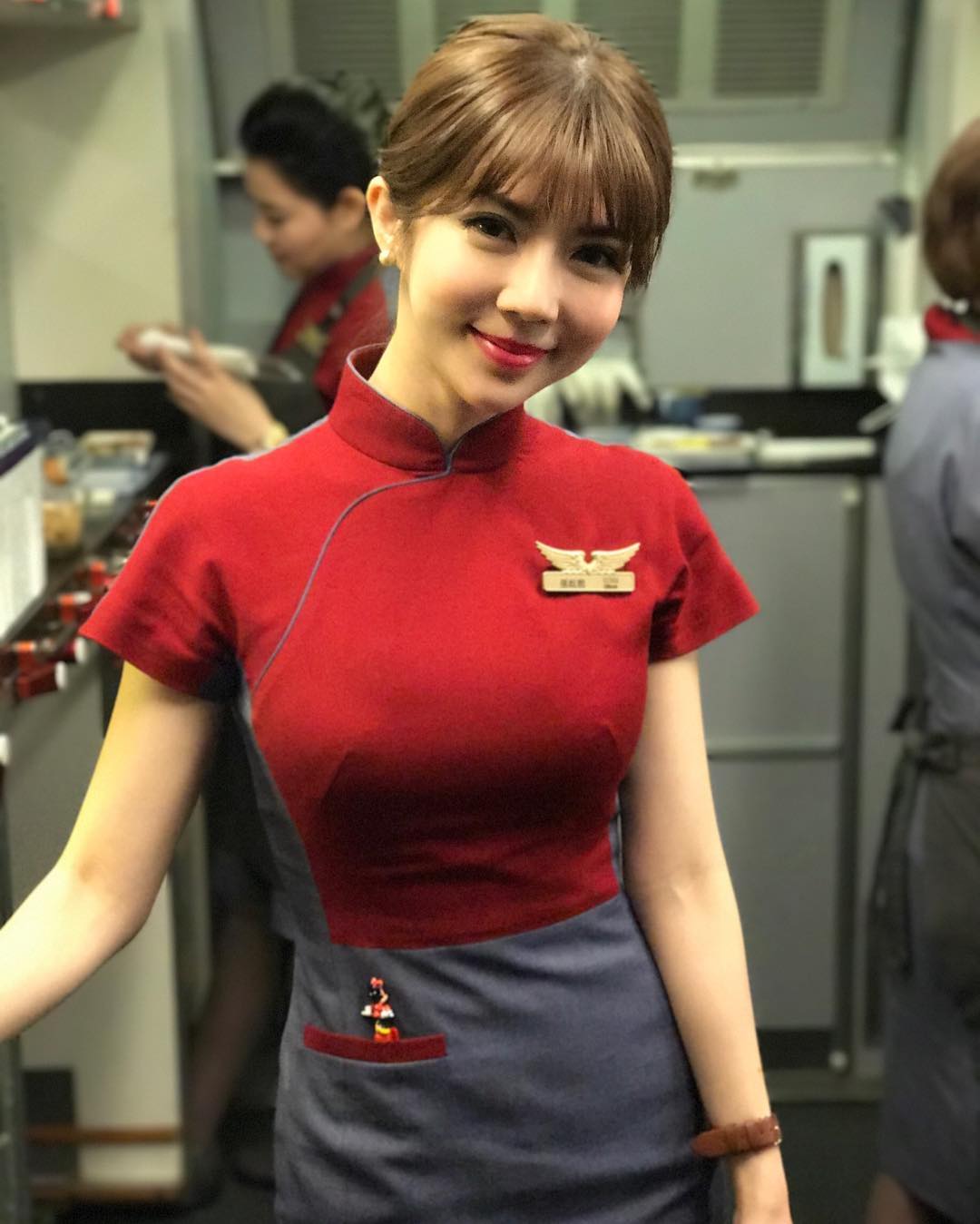长相甜美的“华航空姐Qbee张比比私拍视讯流出