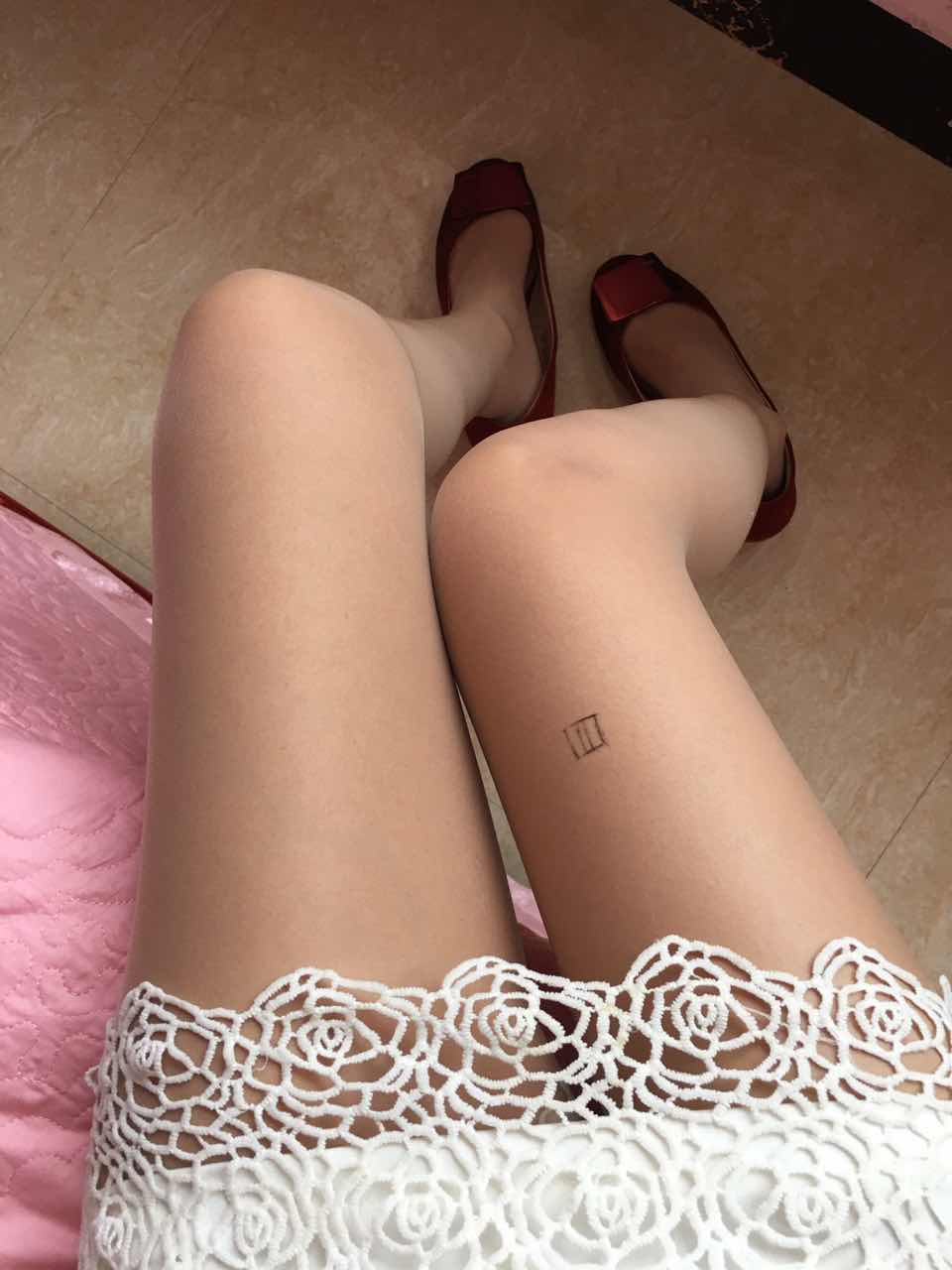 美腿網紅女神丸子姑娘絲足誘惑啪及生活照大量視頻流出[813P+59V6.47GB]