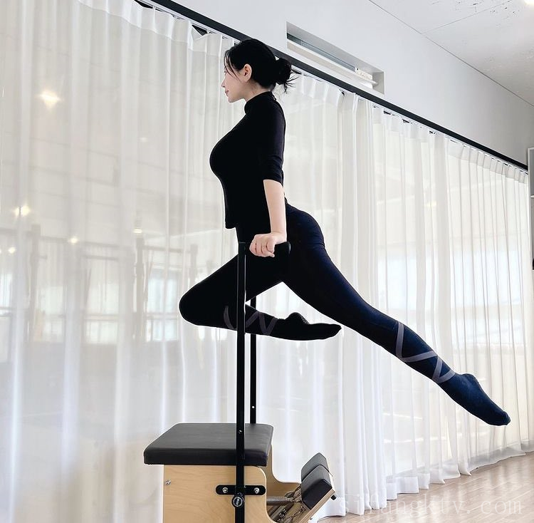 推特女神记录从学生时代到怀孕生孩子全蜕变 孕期下海卖奶水 快递直接躺在怀里喝的那种