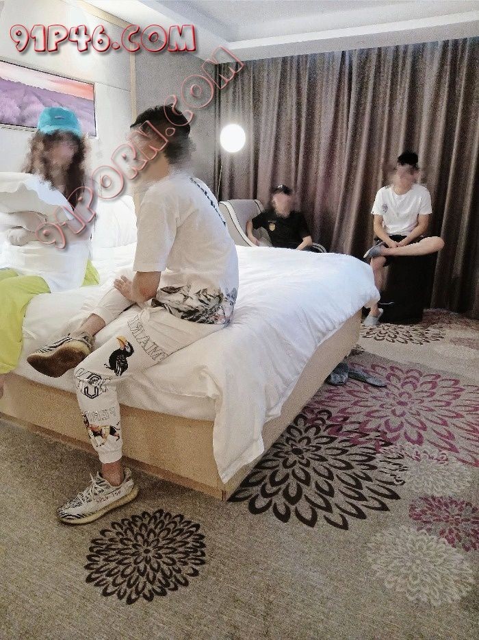 绿帽奴让好几个男人搞自己老婆搞怀孕了，磁力链
