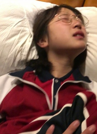 河南实验高中学妹穿着红色校服啪啪 【1v 65p】1G