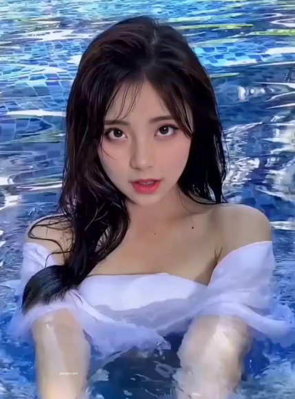 Onlyfans付费女神Swag-Linhicute [17v+164P]