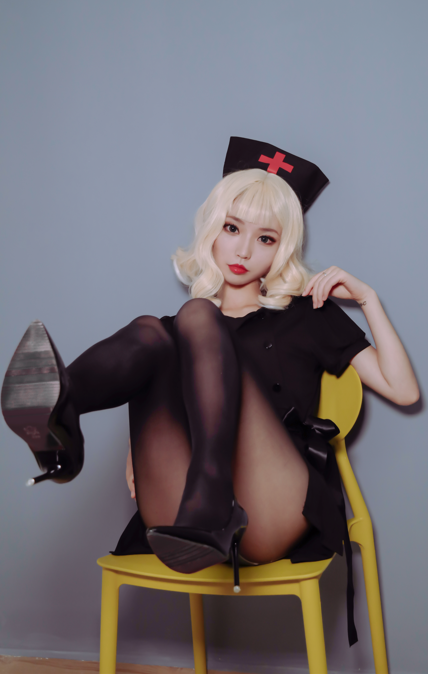 人气动漫Coser@白易教主 - 黑化护士 [24P138MB]