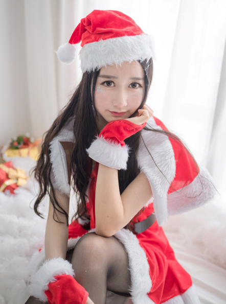 网红Coser@木绵绵OwO - 圣诞老人和驯鹿酱 [46P171MB]