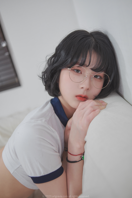 韩国美女sabella 16套写真合集（1313P 3.97G）