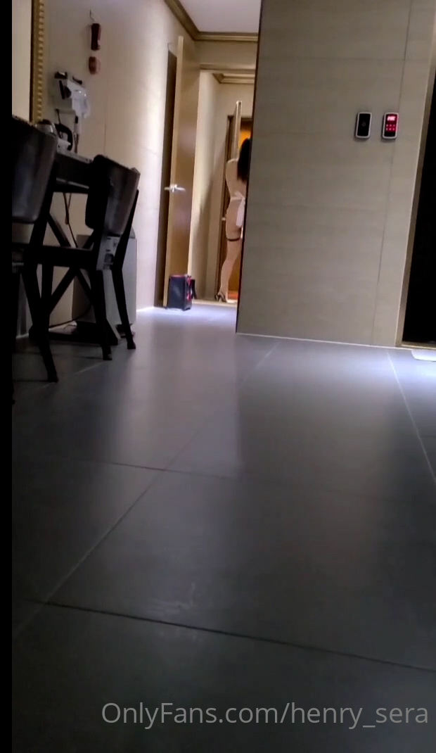 亨利夫妻-喷血全裸诱惑取外卖 色诱骑手小哥 口爆采精才让离开[354M]