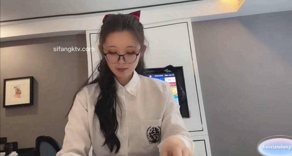 镜子前后入JK眼镜女友【1V/1.4G】【百度云】