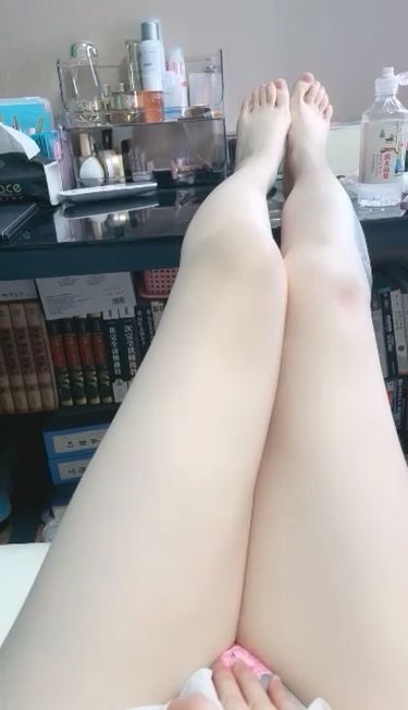 表情极诱惑的小骚货，含着酸奶淌到大胸上，小jio一晃一晃荡人心神（1v 851m）