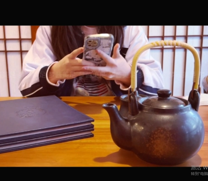 【自打包】足控-虫哥新作-梦酱-桌子下的美足勾引(1V,1.47G)