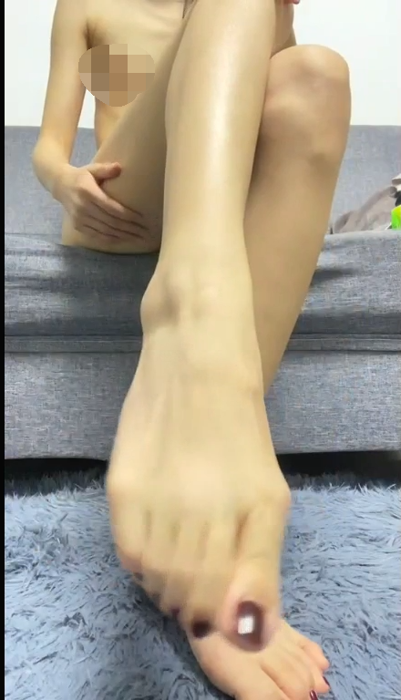 【自打包】自购-足控精品-易直播甜甜酱美足骚话自慰足交私信福利(32V,2.75G)