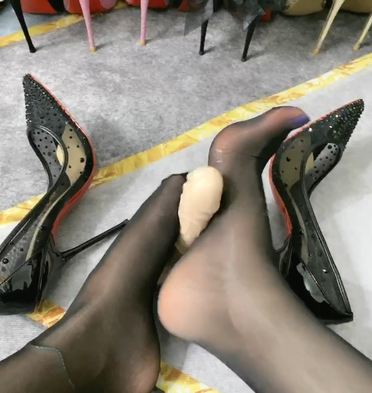 【自打包】足控精品-易直播miss媛媛足交自慰诱惑私信福利(56V,5.73G)