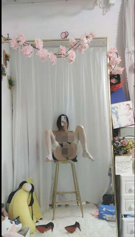 【自打包】自购-足控精品-粉葡萄高价私信福利未流出-女仆装无水印（1V,1G）