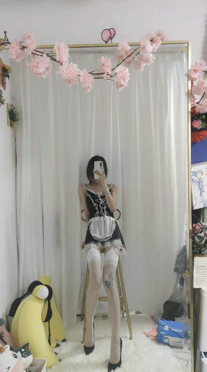 【自打包】自购-足控精品-粉葡萄高价私信福利未流出-女仆装无水印（1V,1G）