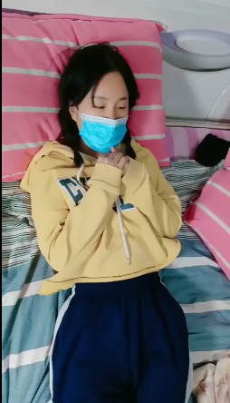 NO.58 长像清甜美人胚子大二模特系妹子为和同学攀比借款高利贷两千逾期要还2万,被迫卖掉初夜 1h 595M