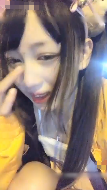 双马尾清纯萌妹臊茓插入跳蛋户外挑战,高潮忍不住直接蹲地上装拉肚子,怕路人看出来【1v 1.03g】