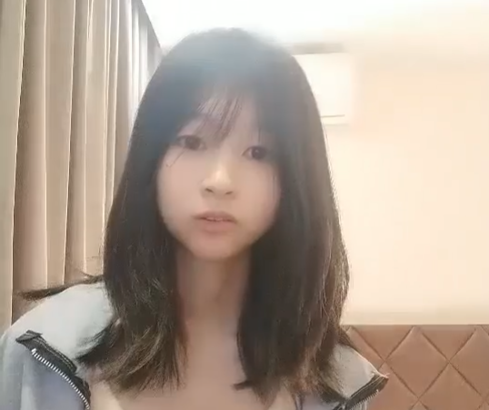 渣男PUA青春美少女,刚读大一,就被调教的下海果聊赚钱养男友,一脸稚嫩很听话【1v 1.33g】