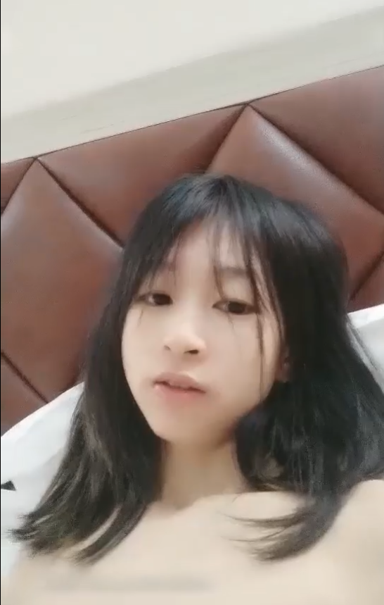 渣男PUA青春美少女,刚读大一,就被调教的下海果聊赚钱养男友,一脸稚嫩很听话【1v 1.33g】