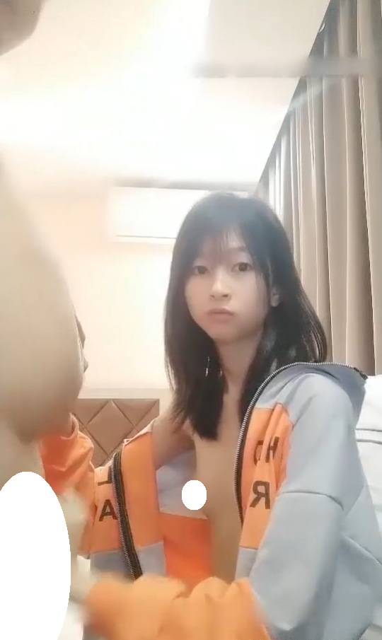 渣男PUA青春美少女,刚读大一,就被调教的下海果聊赚钱养男友,一脸稚嫩很听话【1v 1.33g】