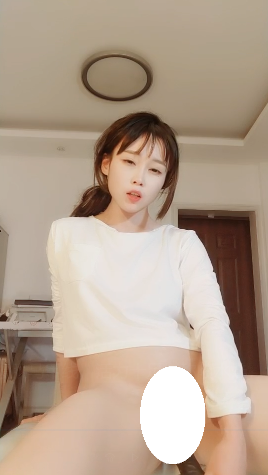 清纯美少女kiki - 腹肌马甲线，大尺度自慰【1v 406mb】