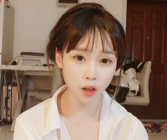 清纯美少女kiki - 腹肌马甲线，大尺度自慰【1v 406mb】