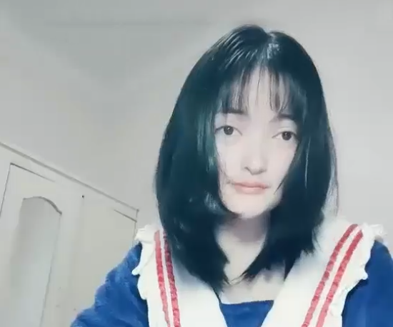 甜美可爱萌妹 一线天白虎粉鲍十分诱人【1v 1.05g】