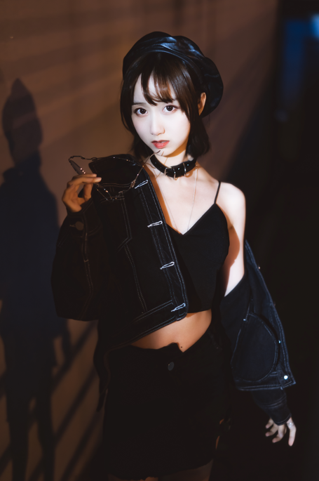 网红Coser@木绵绵OwO 室外短裙 [58P1.97G]