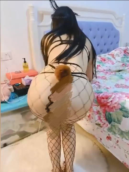 极品超清纯淫妻女神出轨全过程