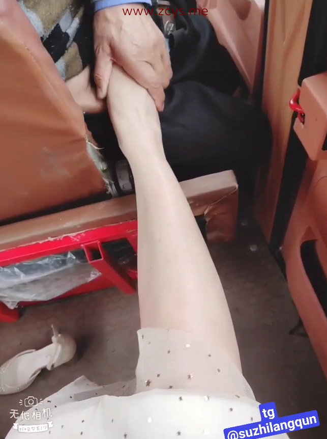 三轮车大爷野外干美女【1V10P103M】