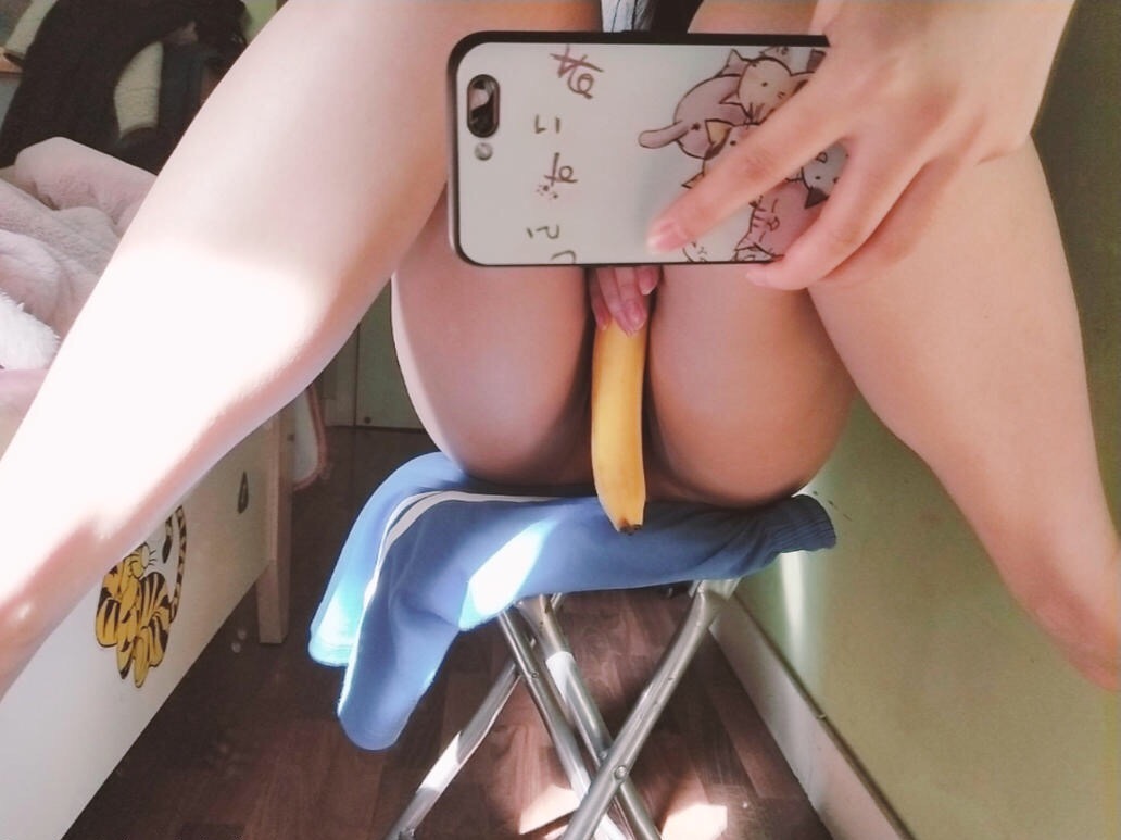 网红萌萌哒小美女软不呐叽（深圳校服）大尺度自慰