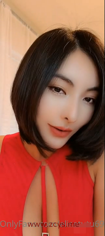 【自打包】人气巨R骚货-谭晓彤-7月私拍小合集2-红衣(3V,375M)