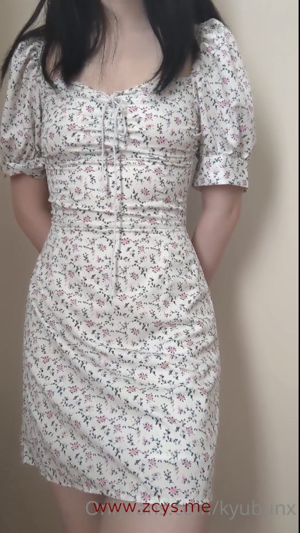【自打包】onlyfans高颜值妹子-kyubunx-碎花裙（1V,566M)