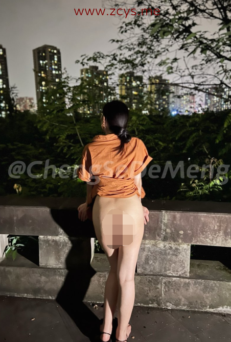 【自打包】推特极品重庆淫妻-橙色的梦-3P野战露出视图合集（80P,29V,804M）