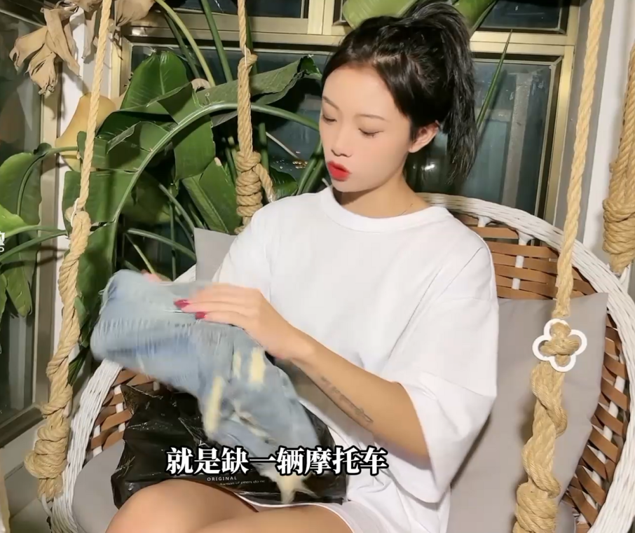 【自打包】极品骚嫩模-紫萱(宸荨樱桃)-女骑手的虚荣(1V,1.3G)