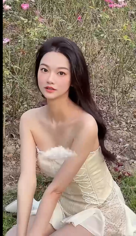 【自打包】推特极品大四白虎女神-杭州白白-土豪包养露出啪啪9月新流出(170P,101V,2.62G)