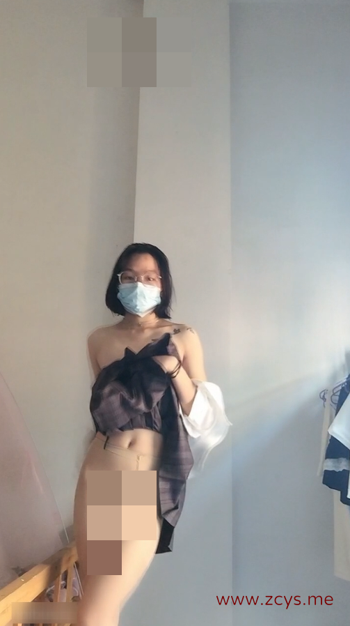 舞蹈系女孩 邻家眼镜小妹大尺度自插裸拍 茂密森林一字马 多V 4.7G
