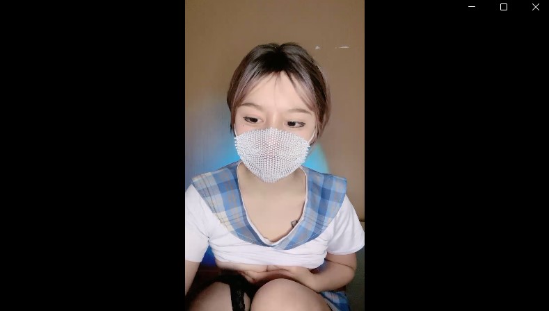 超嫩口罩小萝莉刚下海！情趣装短裙！扭腰掏出奶子揉搓【1V/984MB】