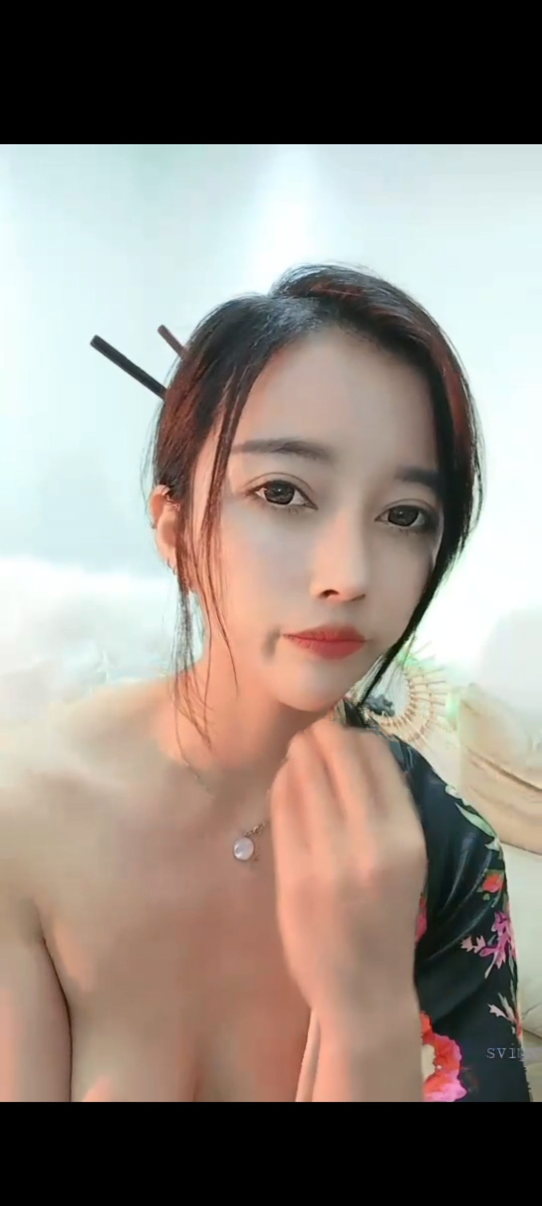 【一库一库】咖啡小姐-太骚气了，一双美腿配上黑丝YYDS【1V/290M】