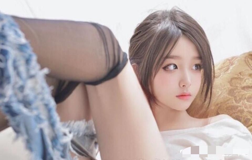 哪位大佬知道这妹子叫啥？