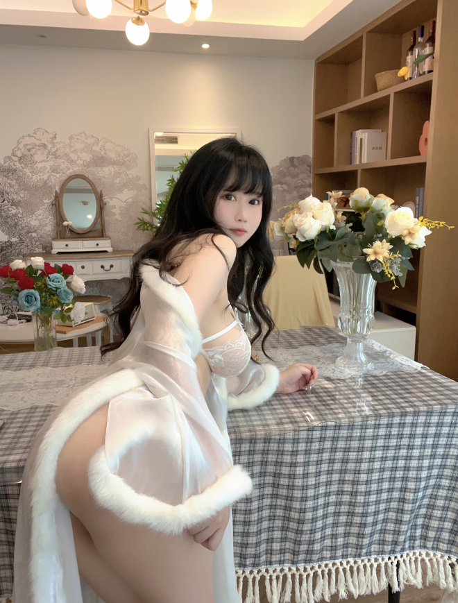 是依酱吖 NO.059 生日礼 【30P4V254MB】