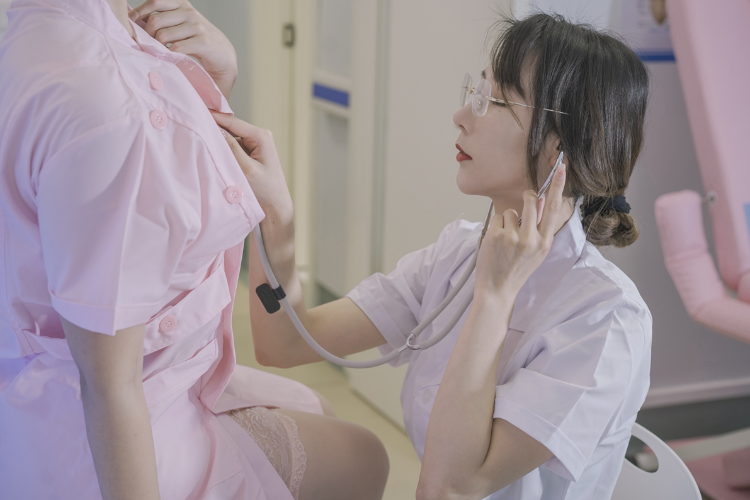 云溪 奶桃桃-医生姐姐×护士姐姐 【80P666M】