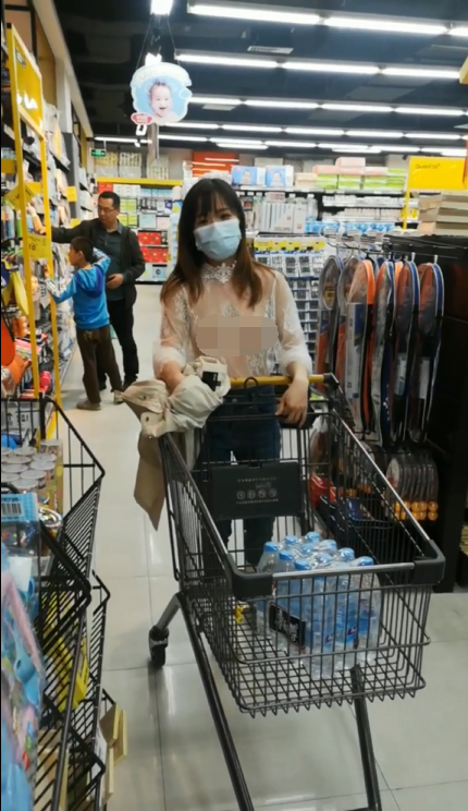 【自打包】推特露出淫妻-娇娇-各种场合极限露出视图(18P,18V,305M)