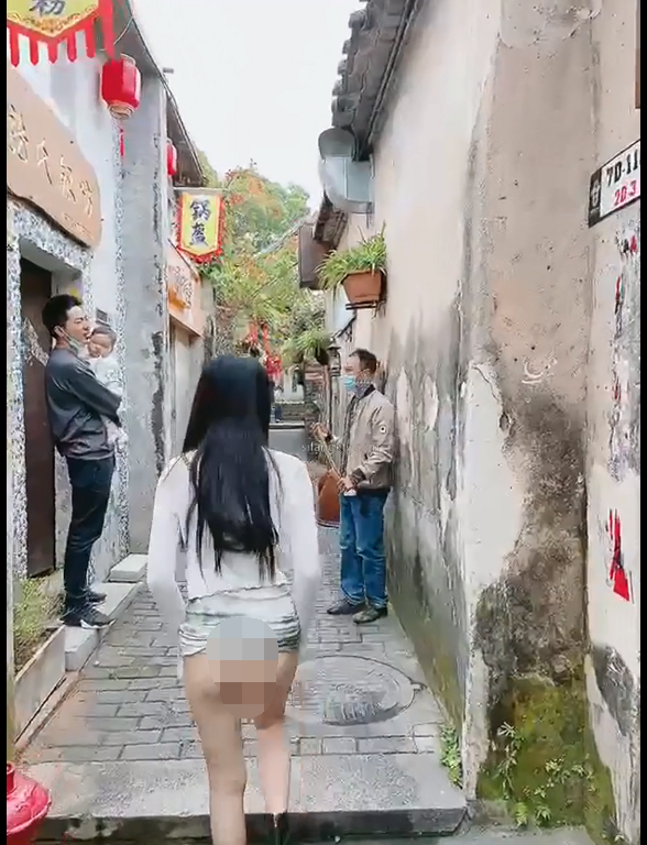 【自打包】推特露出天花板-luna000yu-各种人前露出 2（16V,467M）
