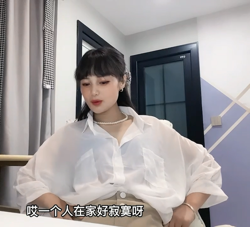 【自打包】萝莉社超骚御姐-球球-跟情夫偷情(1V,471M)