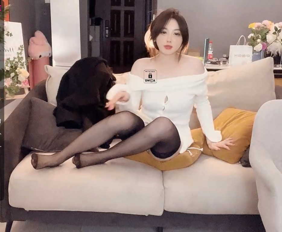 【自打包】stripchat喷水颜值主播-Higher_Shoes直播小合集(3V,1.91G)