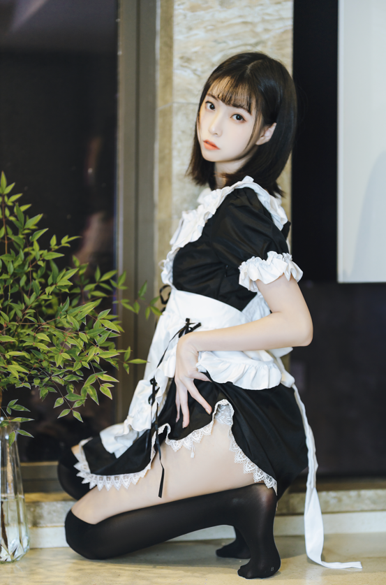 许岚LAN - 短裙女仆【40p 732mb】
