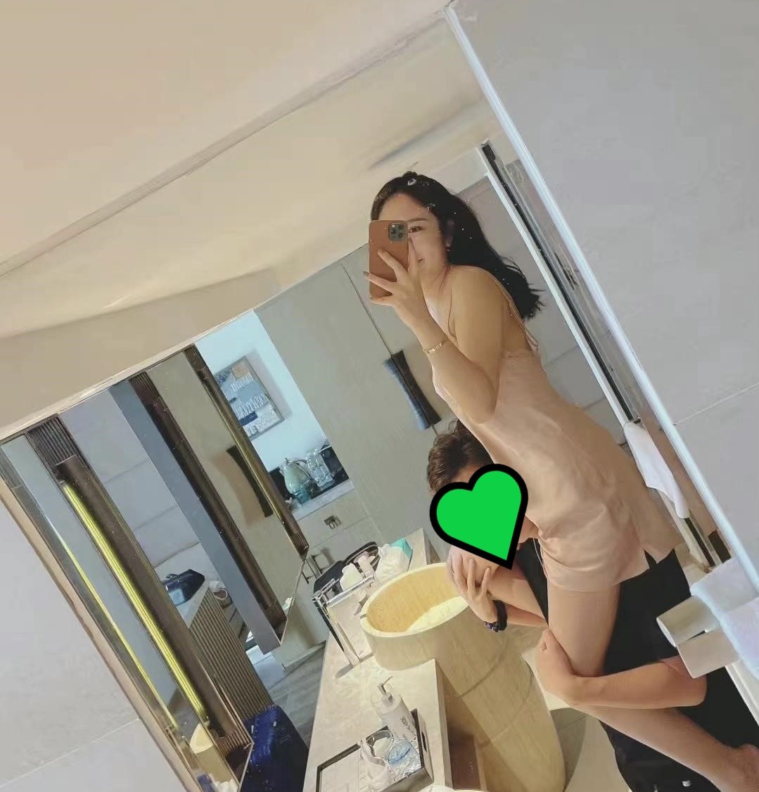 海角社区流出大瓜 温州叶丛(顶级PUA女), 逼男的退婚 吃两头粮被曝光