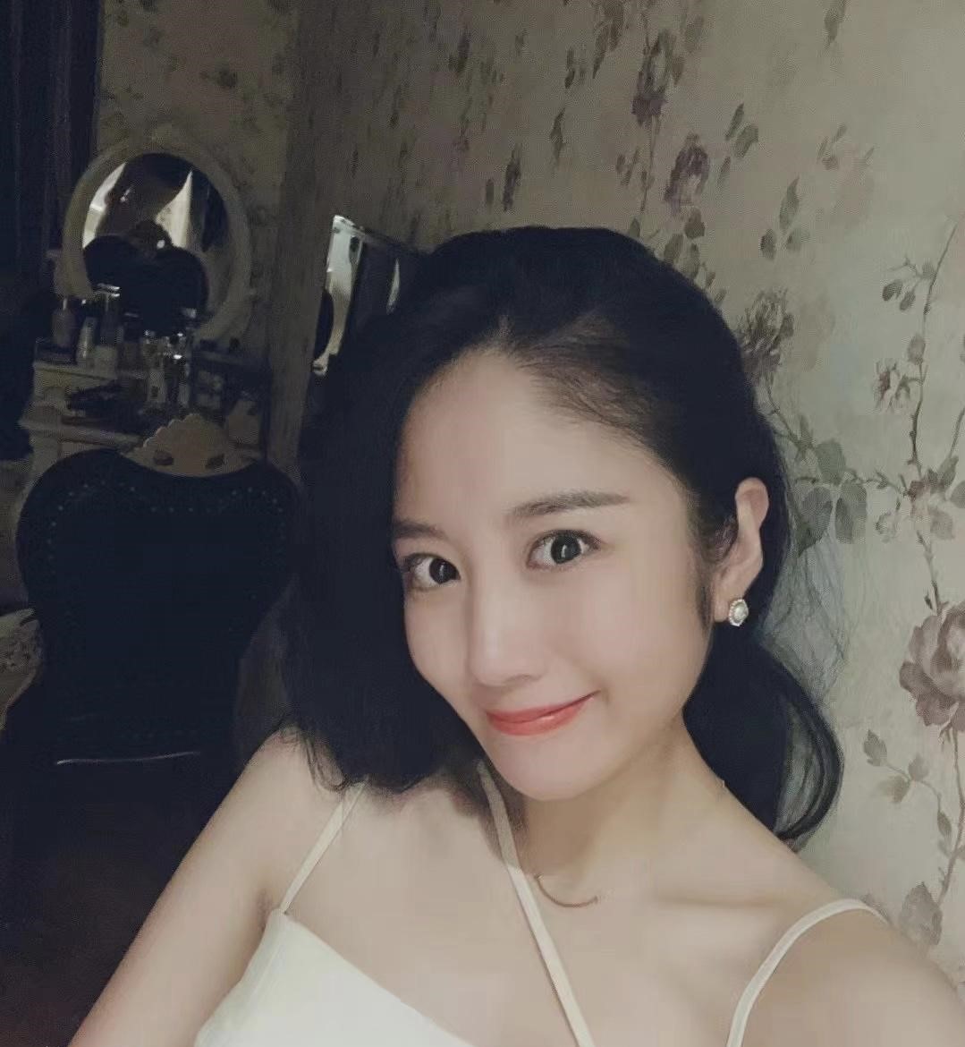 海角社区流出大瓜 温州叶丛(顶级PUA女), 逼男的退婚 吃两头粮被曝光