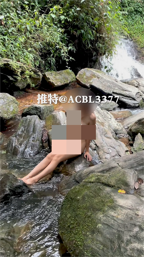推特露出女神【爱吃菠萝】真爱粉极限露出挑战  1.35G